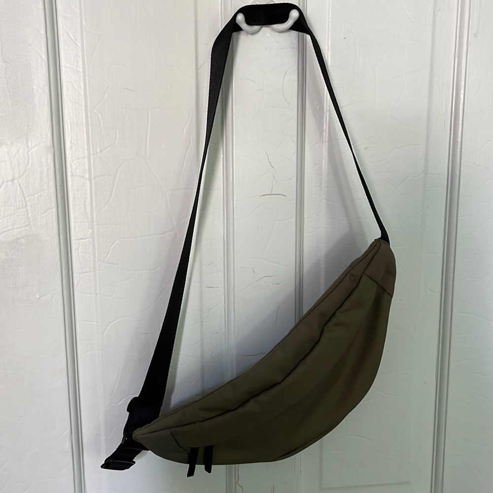 Everlane Renew Transit Fanny Pack